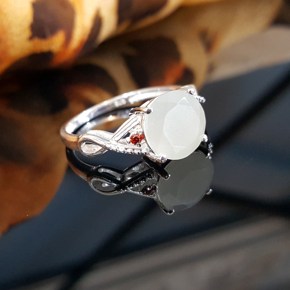 Sri Lankan Silver Moonstone - Picture 2 of 8